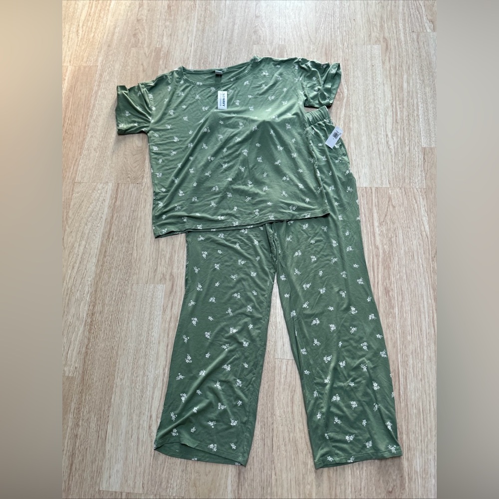 Women’s Old Navy  Green Pajama Set Sunday Sleep Floral